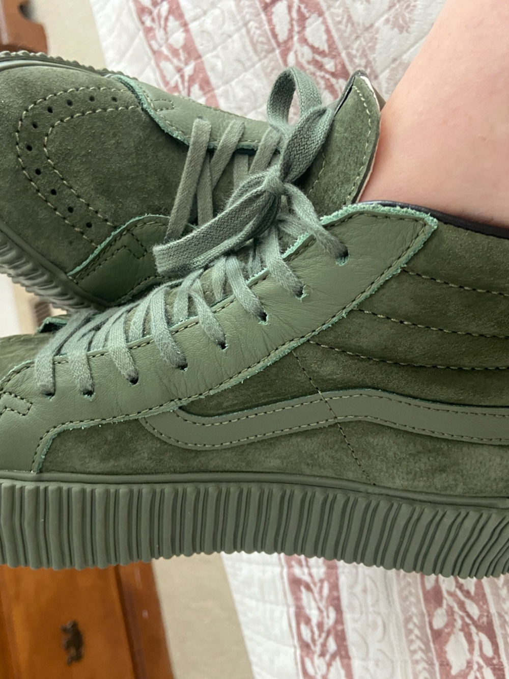 Vans unisex Olive Green Suede size 9.5men/11 women